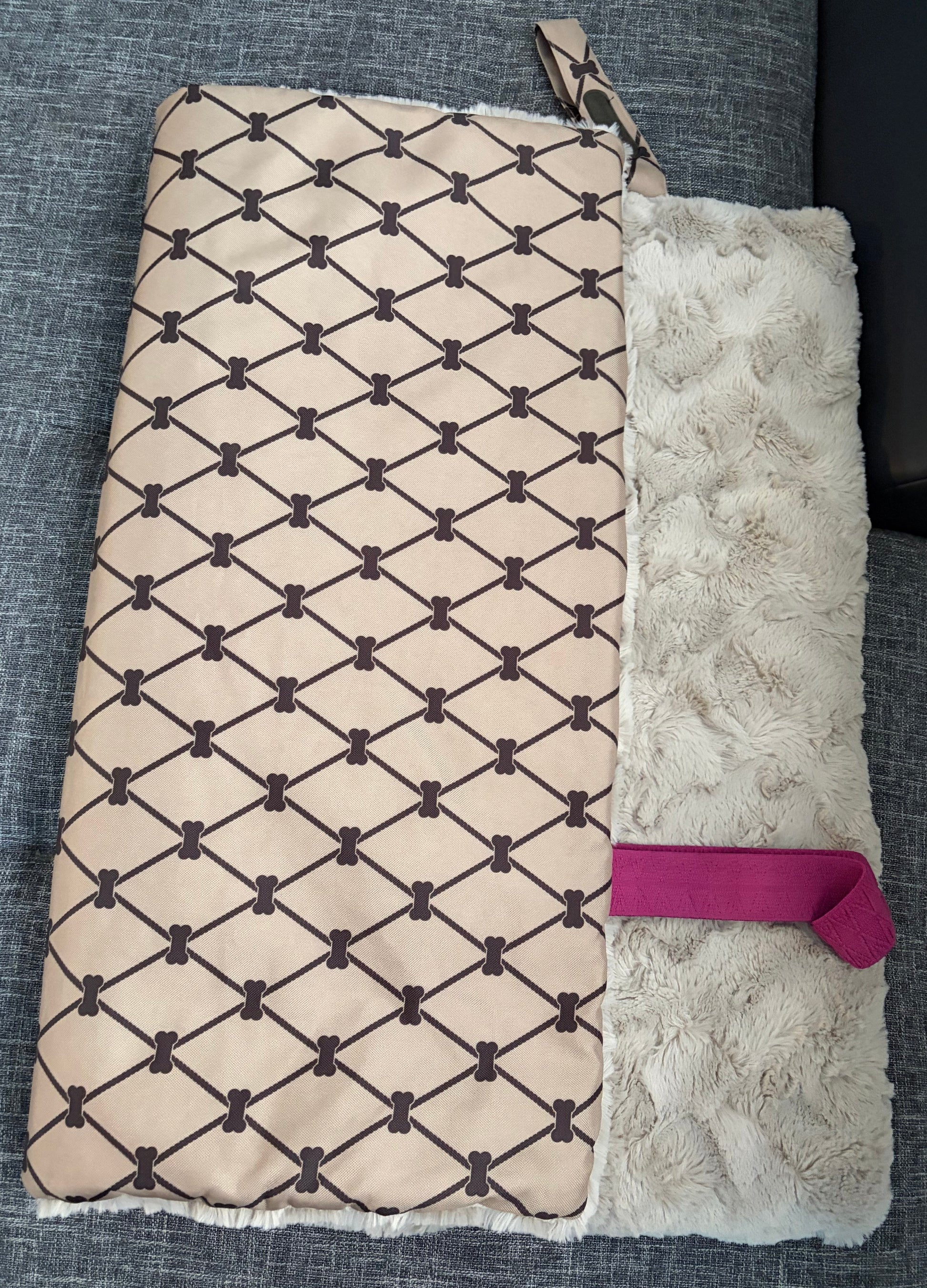 Dogplace-To-Go_Deine_Hunddecke_f_r_unterwegs_beige oberseite und unterseite
